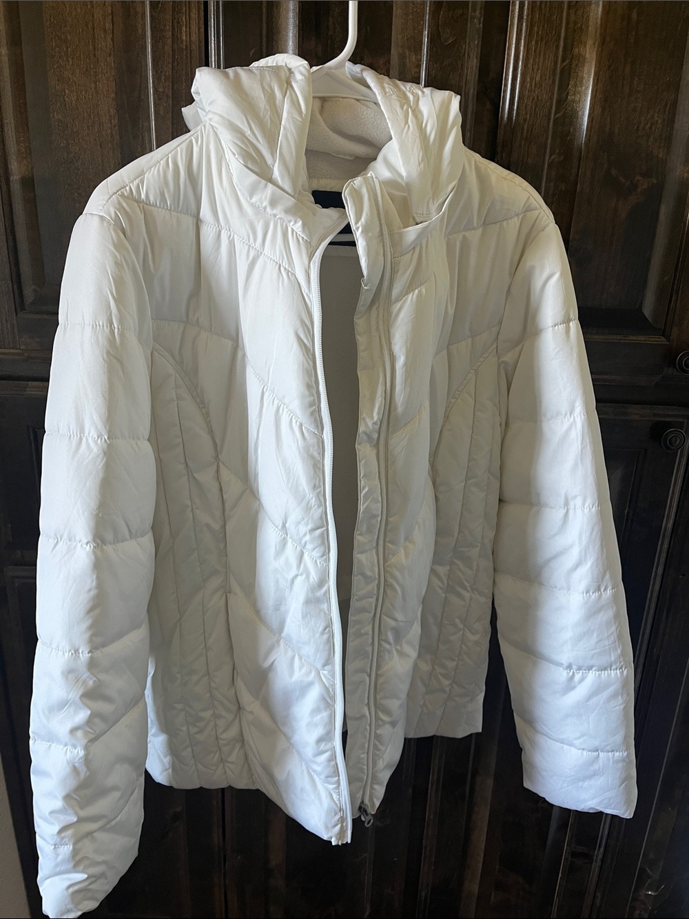 White fleece line puffer jacket
